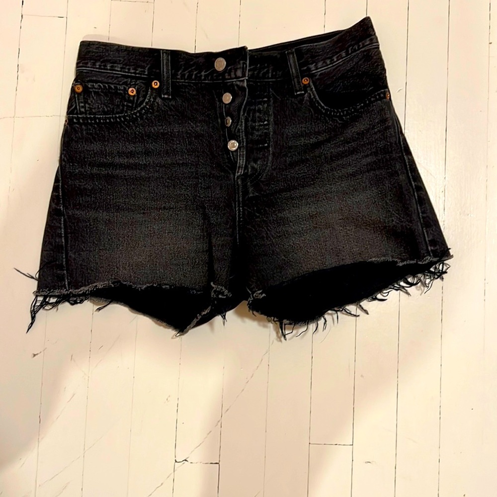 Faded dark grey/ black Levi’s wedgie short. High rise. So cute. Lightly worn